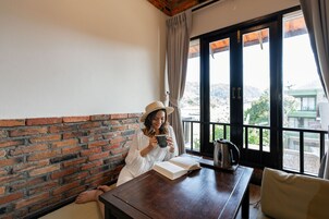 In-room safe, free WiFi, bed sheets