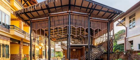 Daily buffet breakfast (THB 350 per person)