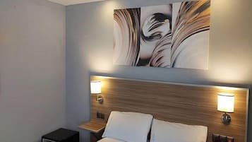 Standard-Doppelzimmer | Minibar, individuell eingerichtet, Schreibtisch, Verdunkelungsvorhänge