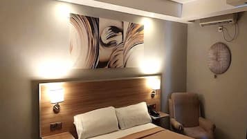 Standard Double Room | Minibar, individually furnished, desk, blackout drapes