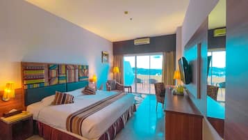 Deluxe Room | Minibar, in-room safe, desk, blackout curtains