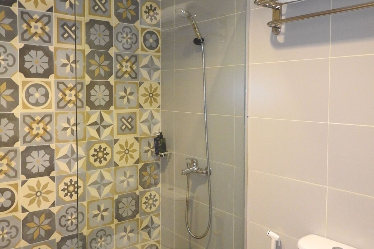 Bathroom | Shower, free toiletries, hair dryer, bidet