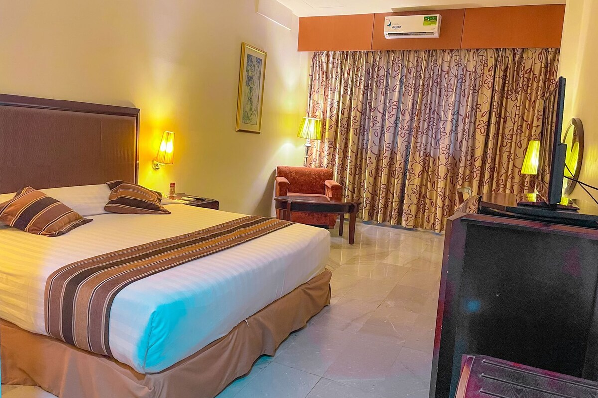 Minibar, in-room safe, desk, blackout curtains