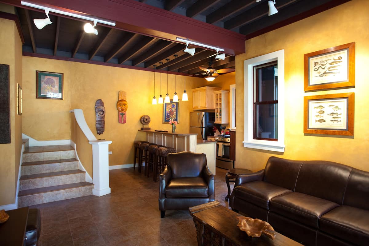 room, 3 bedrooms (nutmeg hall) | living room | 32-inch lcd tv with cable channels, tv, dvd player