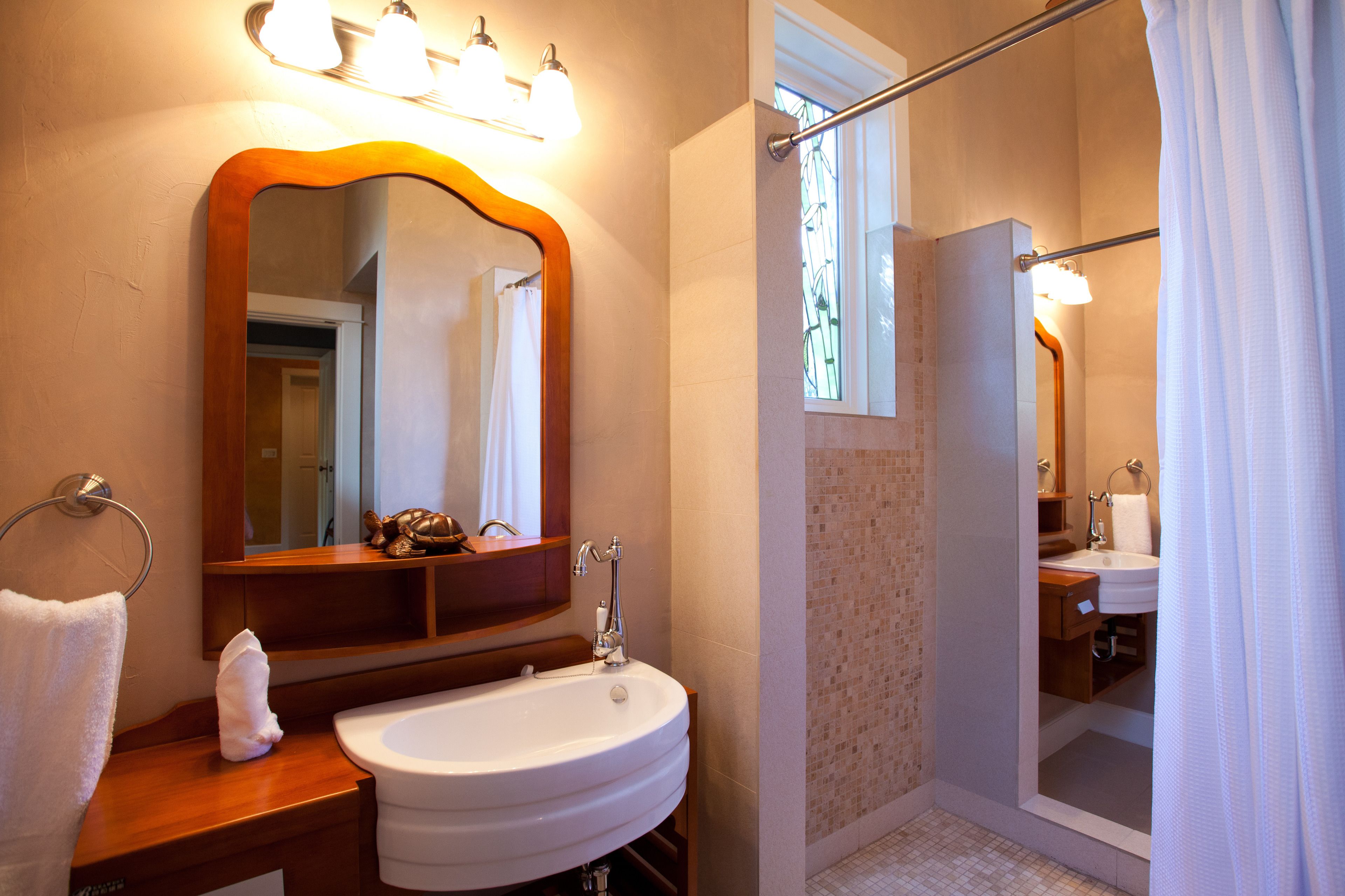 room, 3 bedrooms (nutmeg hall) | bathroom | shower, rainfall showerhead, free toiletries, hair dryer