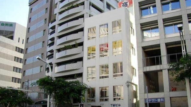 A multi-story building with a commercial ground floor and residential upper floors. - Grace Naha - Hostel (Naha)
