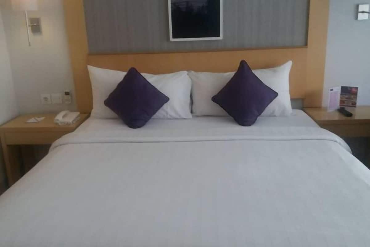 In-room safe, desk, soundproofing, iron/ironing board