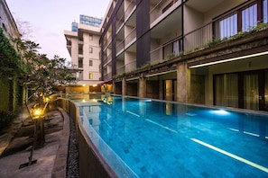 Outdoor pool - Quest Hotel Kuta by ASTON (Tuban)