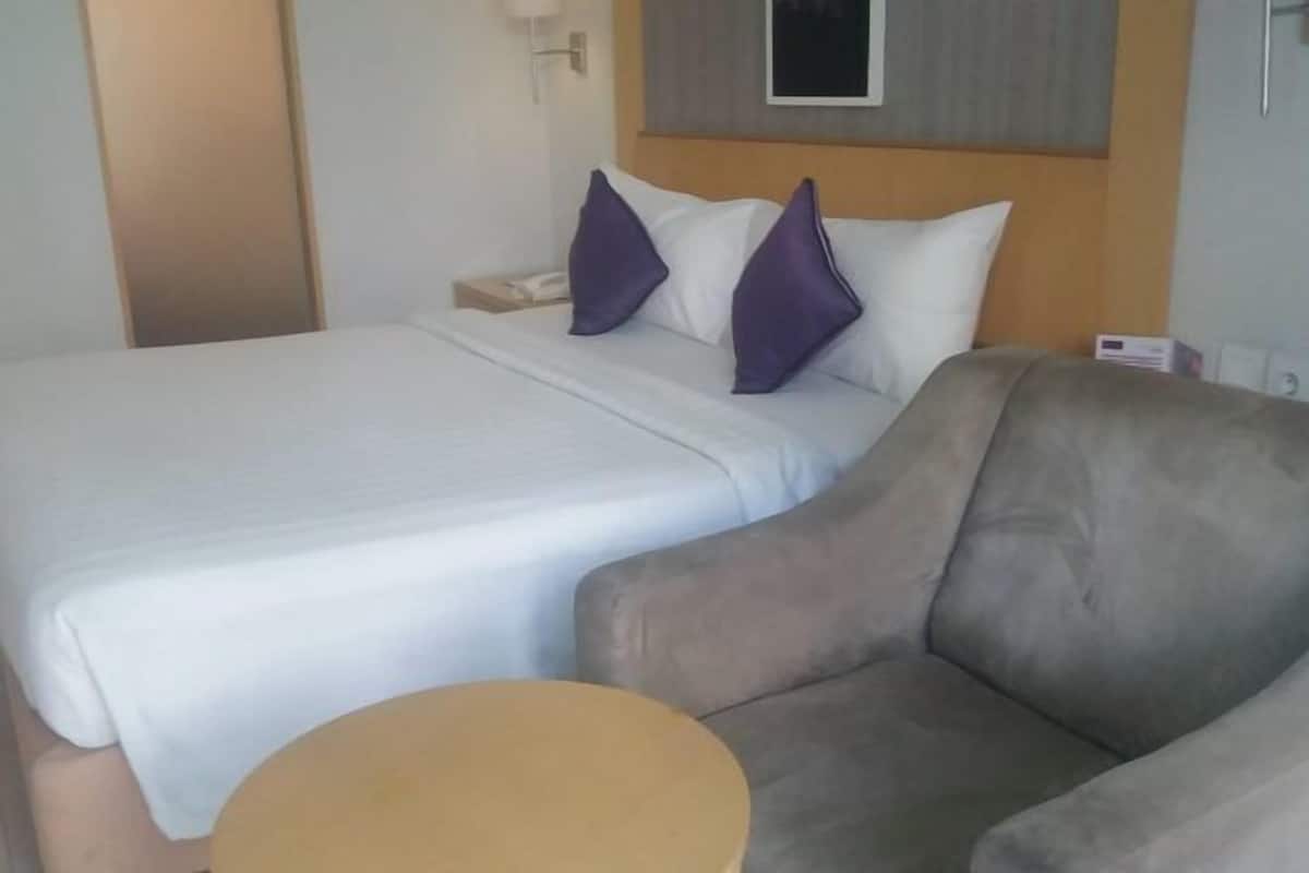 In-room safe, desk, soundproofing, iron/ironing board