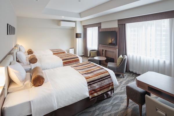 Premium bedding, down comforters, in-room safe, desk