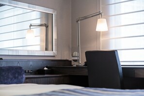 Literie de qualité, couette en duvet, coffre-fort, bureau