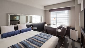 Premium bedding, down comforters, in-room safe, desk