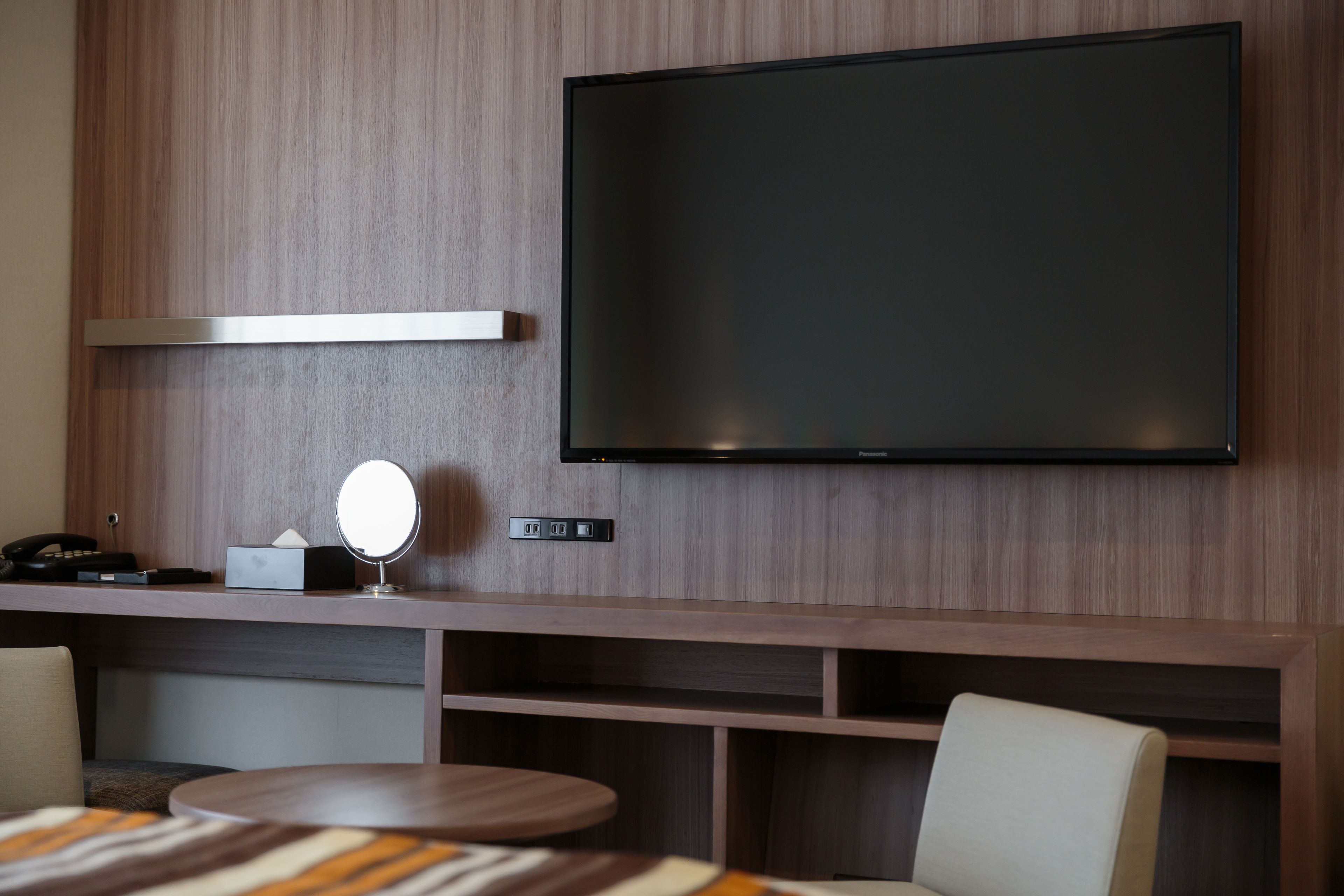 premium bedding, down duvets, in-room safe, desk