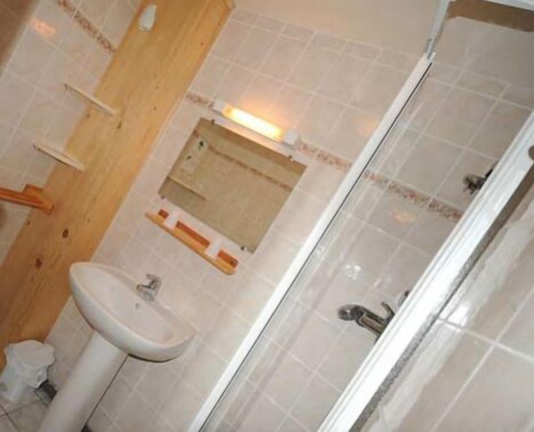 shower, free toiletries, towels