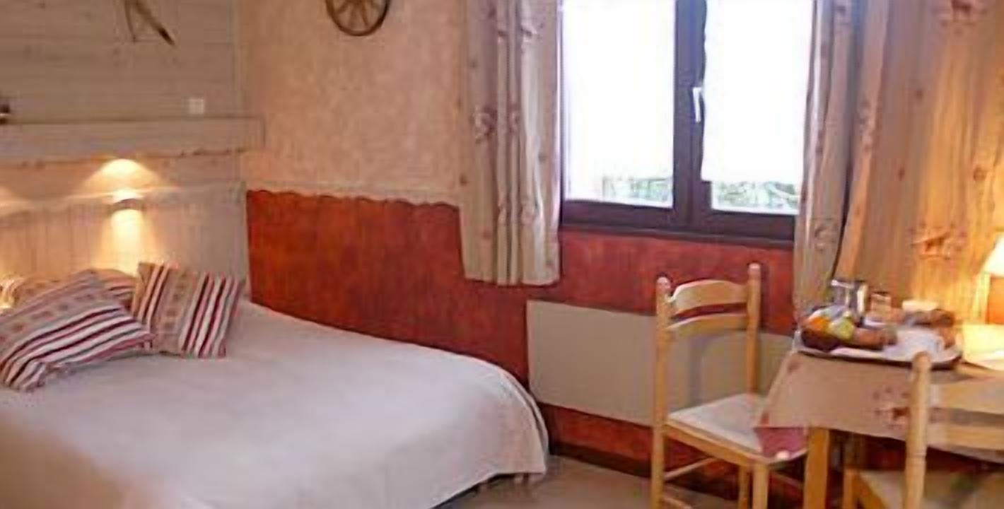 1 bedroom, desk, soundproofing, free wifi