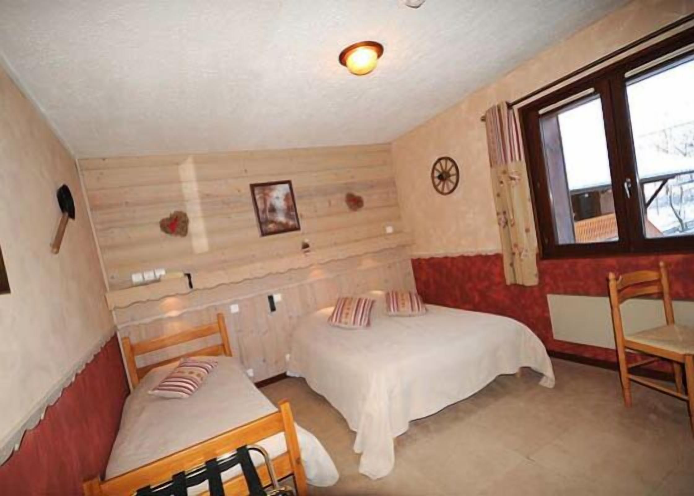 1 bedroom, desk, soundproofing, free wifi