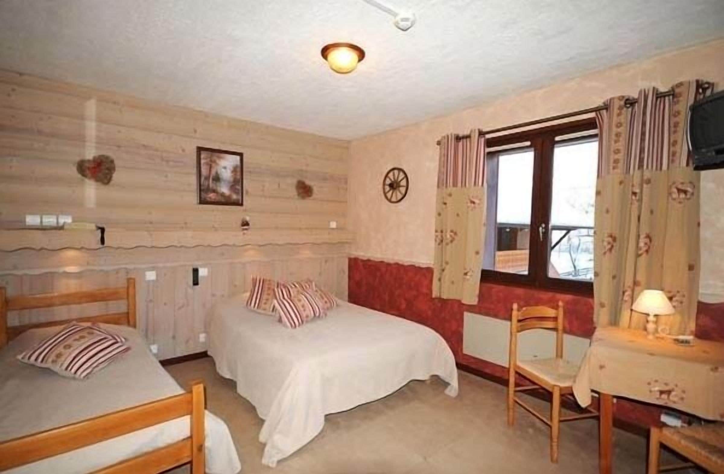 standard double or twin room | 1 bedroom, desk, soundproofing, free wifi