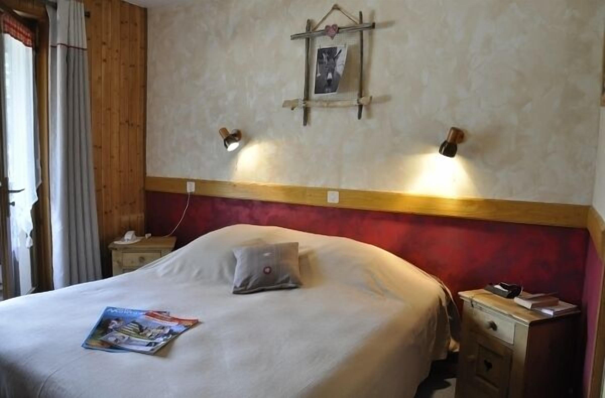 1 bedroom, desk, soundproofing, free wifi