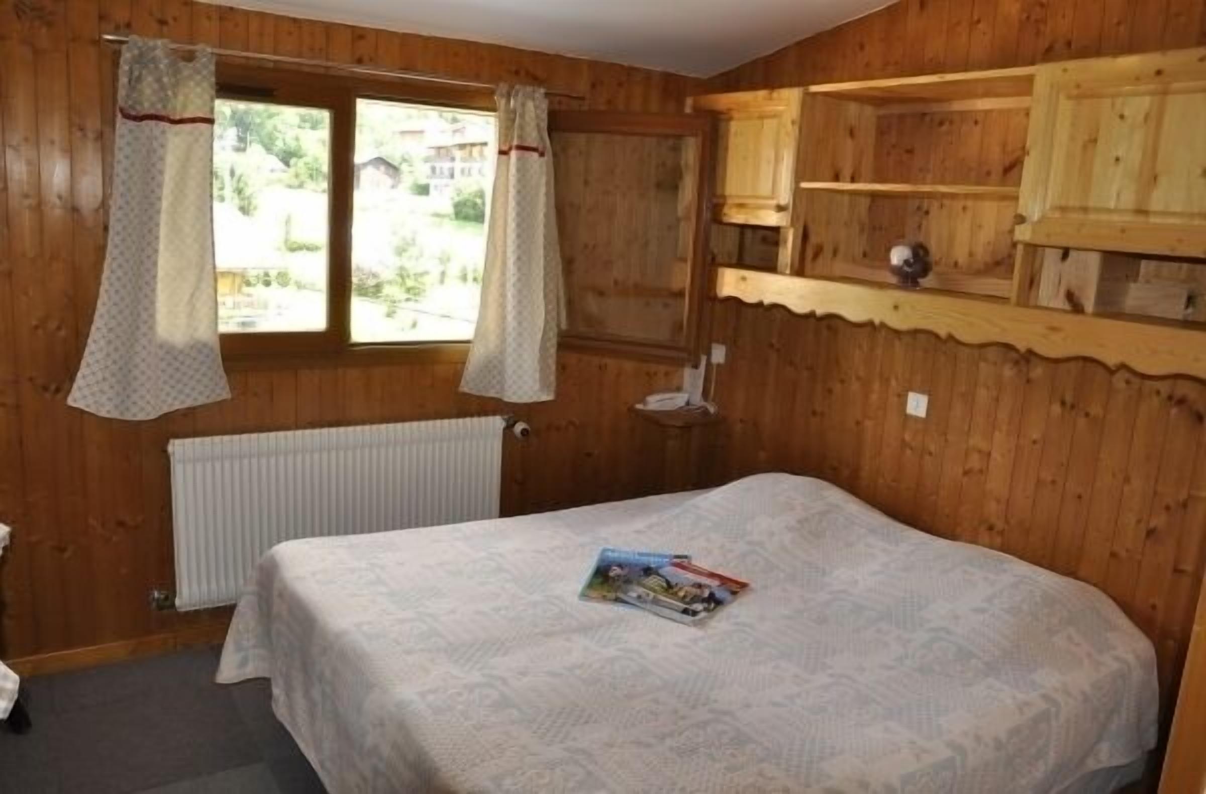 1 bedroom, desk, soundproofing, free wifi
