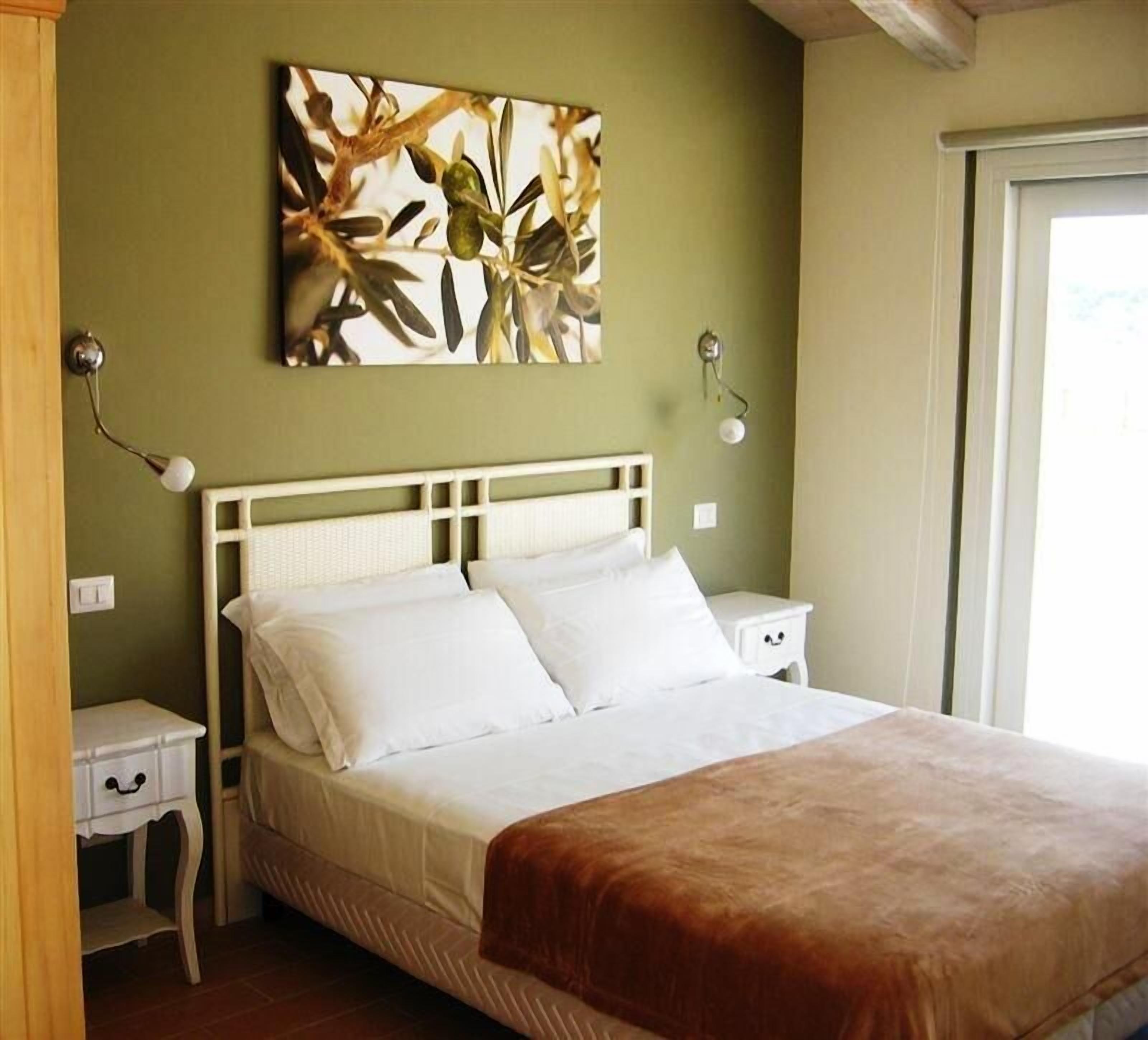 standard double room, 1 double bed, private bathroom | premium bedding, in-room safe, individually decorated