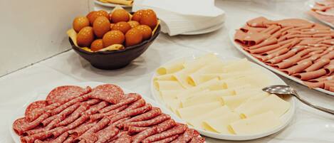 Kontinental frukost varje dag (EUR 5 per person)
