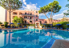 Indoor pool, outdoor pool, pool umbrellas, pool loungers - Hotel San Valentino (Ischia)