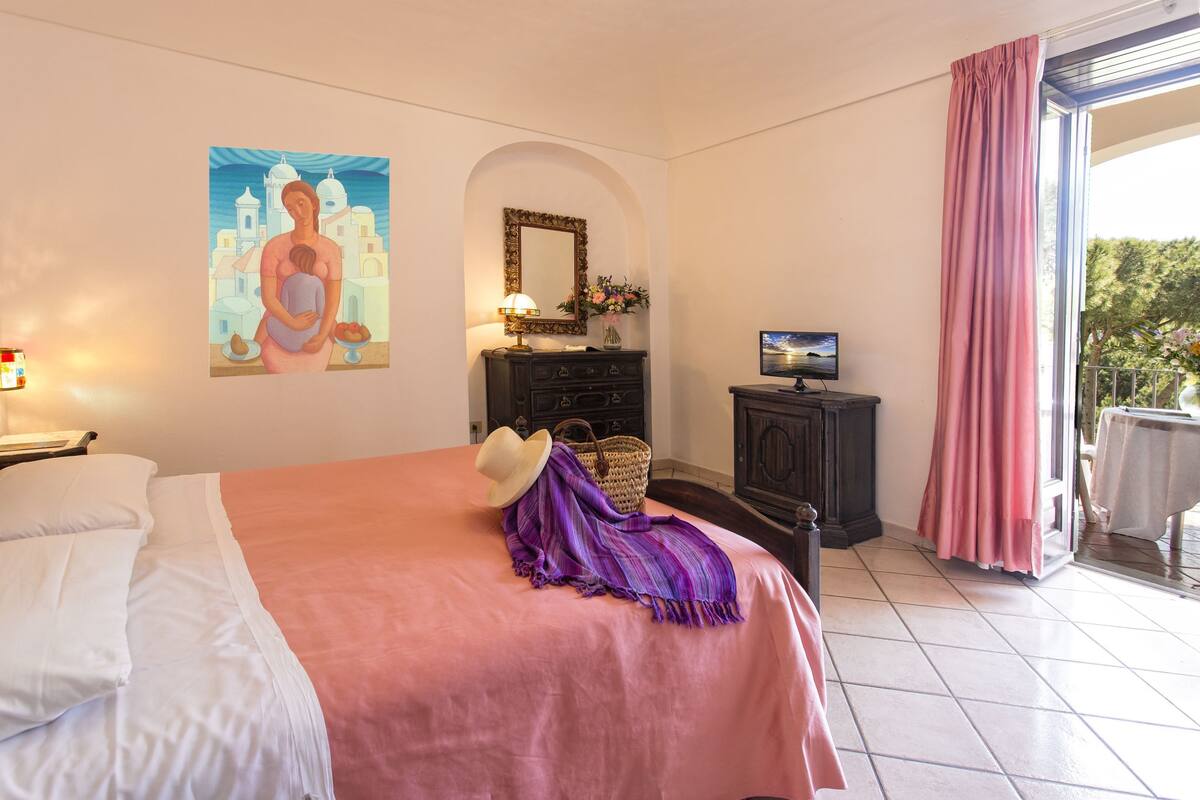 Superior Double or Twin Room | Minibar, in-room safe, desk, WiFi (free)