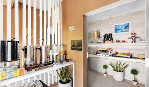 Breakfast area - The L Suites & Apartments (Kefalonia)