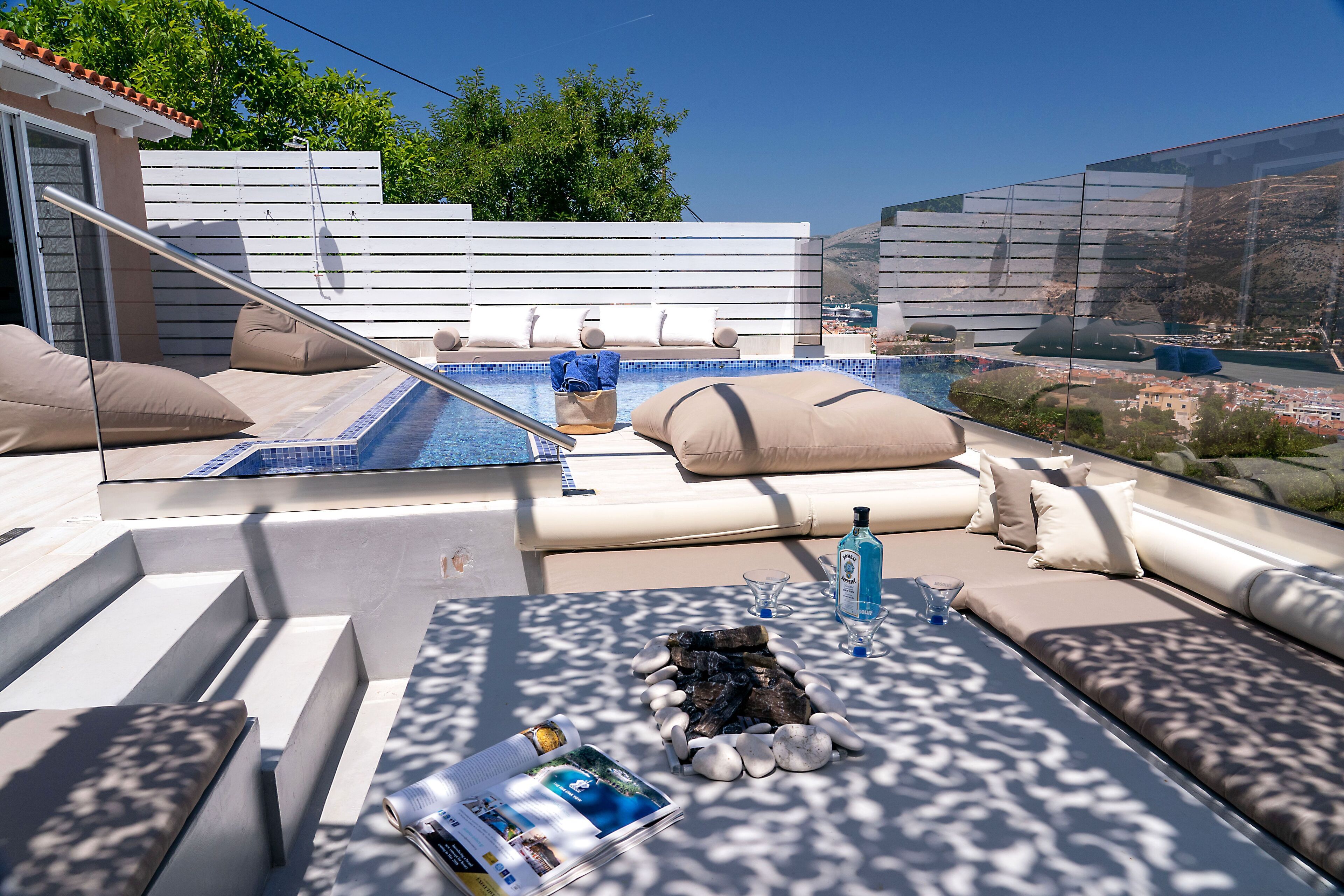 grand suite | in-room safe, soundproofing, free wifi, bed sheets