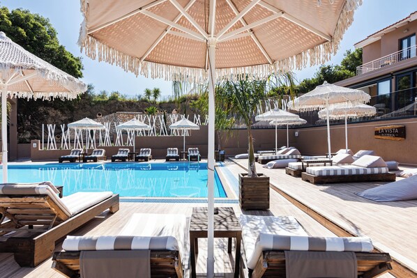 Outdoor pool, pool loungers - The L Suites & Apartments (Kefalonia)