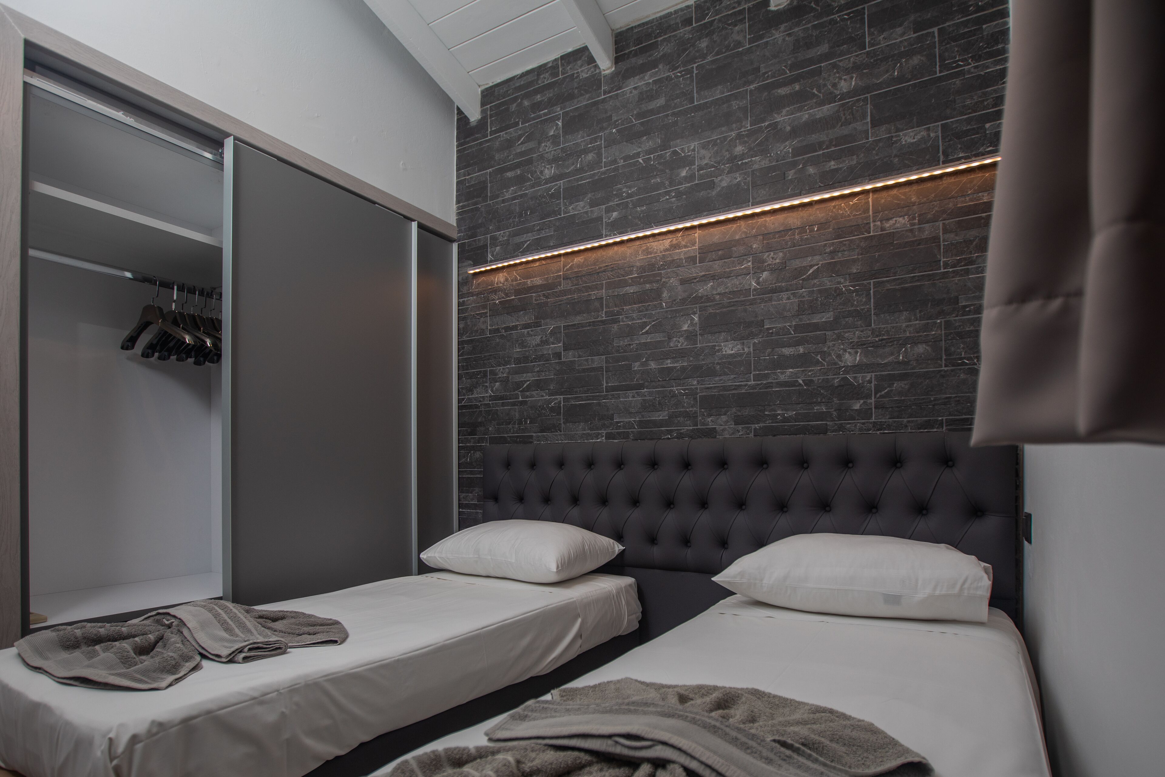 in-room safe, soundproofing, free wifi, bed sheets