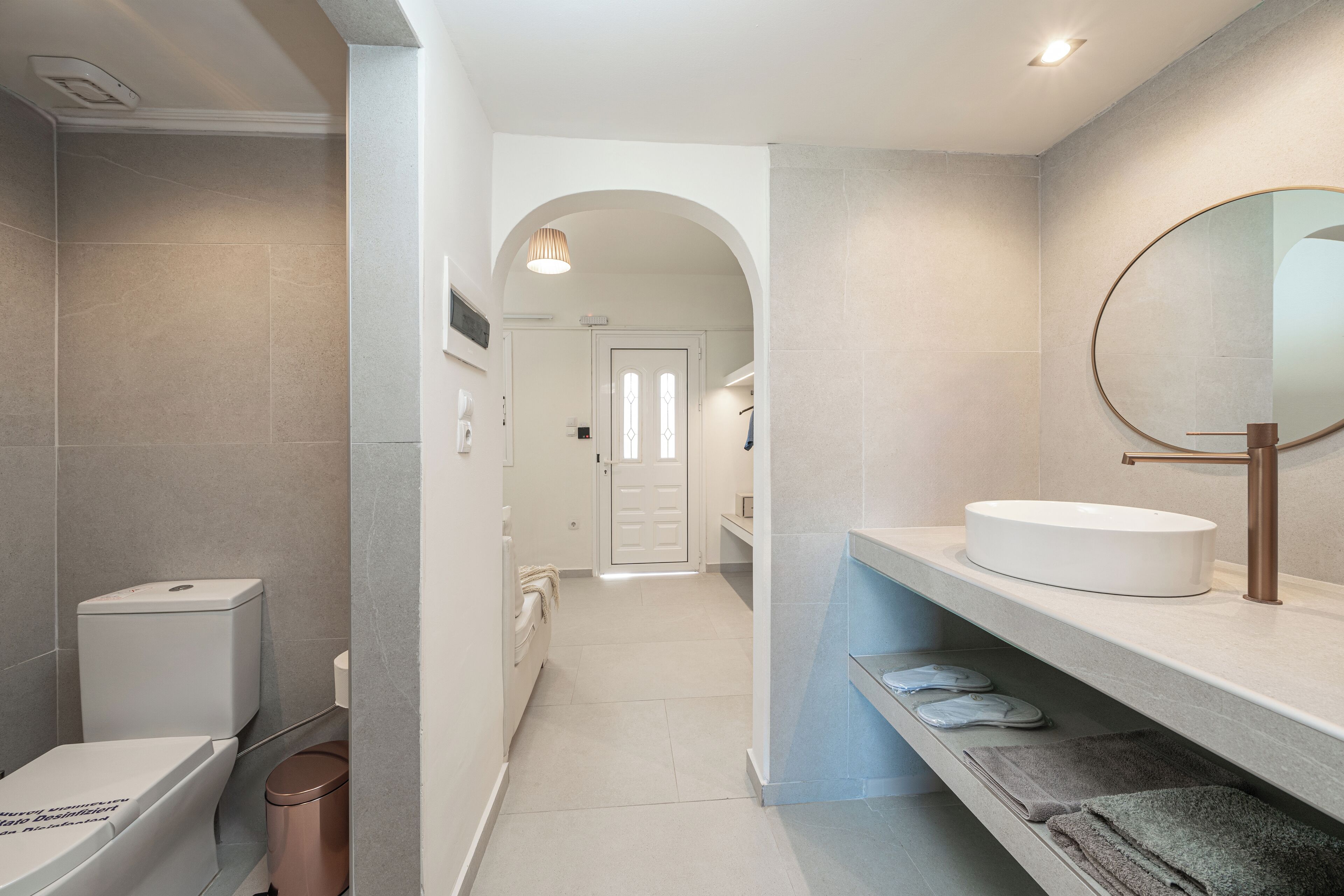 superior apartment, 1 bedroom | bathroom | free toiletries, slippers, towels