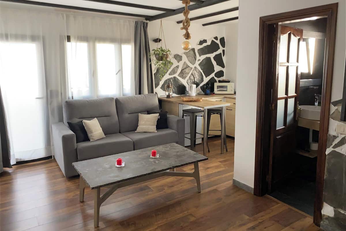 Comfort appartement, meerdere bedden, balkon, op benedenverdieping | 1 slaapkamer, luxe beddengoed, donzen dekbedden