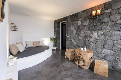Exclusive-Suite, 1 King-Bett, eigenes Bad, zum Garten hin | Hochwertige Bettwaren, Daunenbettdecken, Verdunkelungsvorhänge
