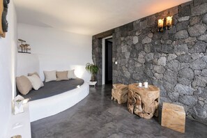 ห้องเอ็กซ์คลูซีฟสวีท, เตียงคิงไซส์ 1 เตียง, ห้องน้ำส่วนตัว, ติดสวน | เครื่องนอนระดับพรีเมียม, ผ้านวมขนเป็ด, ผ้าม่านกันแสง, Wi-Fi ฟรี