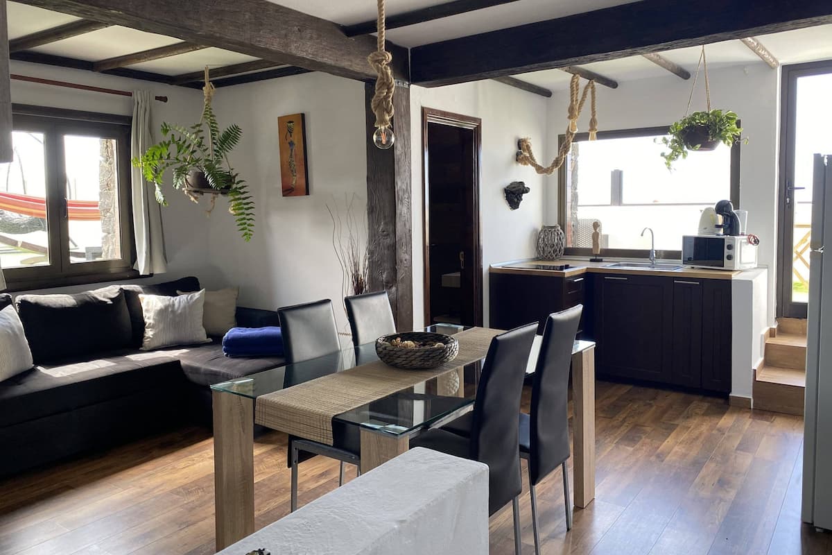 Comfort appartement, 1 slaapkamer, balkon, uitzicht op zee | 1 slaapkamer, luxe beddengoed, donzen dekbedden