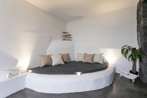 ห้องเอ็กซ์คลูซีฟสวีท, เตียงคิงไซส์ 1 เตียง, ห้องน้ำส่วนตัว, ติดสวน | เครื่องนอนระดับพรีเมียม, ผ้านวมขนเป็ด, ผ้าม่านกันแสง, Wi-Fi ฟรี