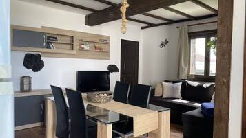 Comfort appartement, 1 slaapkamer, balkon, uitzicht op zee | Luxe beddengoed, donsdekens, verduisterende gordijnen, gratis wifi