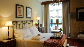 Basic Double Room, River View | Desk, soundproofing, iron/ironing board, cribs/infant beds