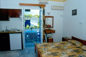 Studio (Triple) | In-room safe, free WiFi - Rea Sun Hotel Studios Apartments (Naxos)