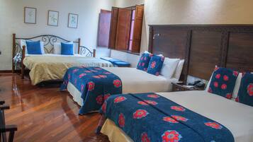 Junior Double or Twin Room | Egyptian cotton sheets, premium bedding, Select Comfort beds
