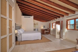 Doppia Deluxe | Biancheria da letto di alta qualità, copriletto in piuma, minibar