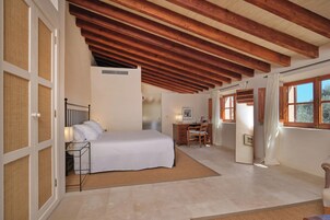 Deluxe Double Room | Premium bedding, down comforters, minibar, in-room safe
