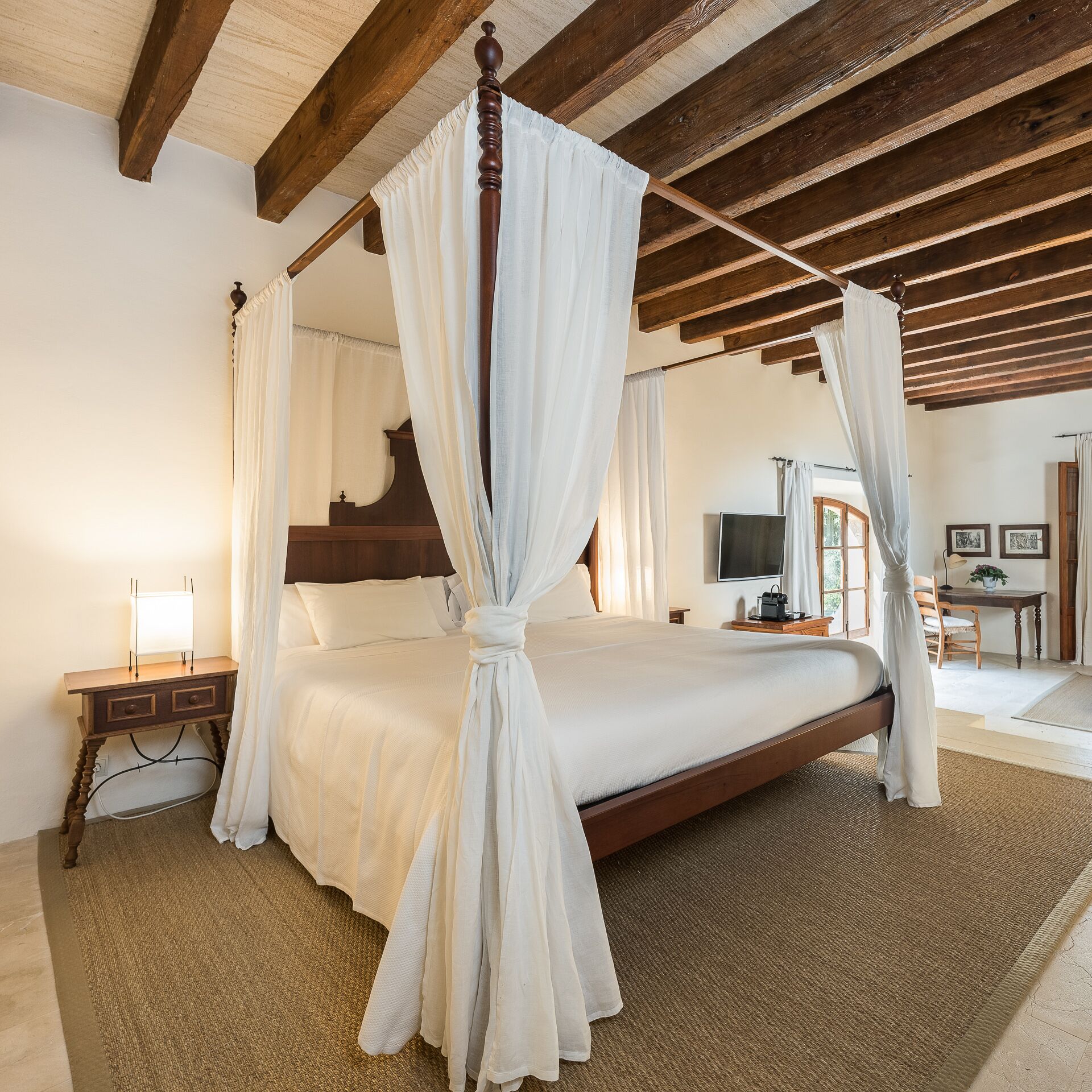 1 bedroom, premium bedding, down duvets, minibar