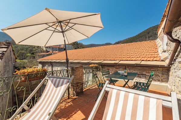 Cozzano | Terrace/patio