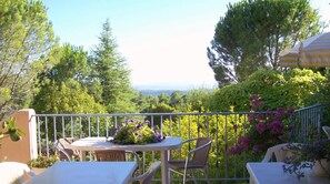 Dinner served, local cuisine - Logis Le Mas des Collines (Tourtour)