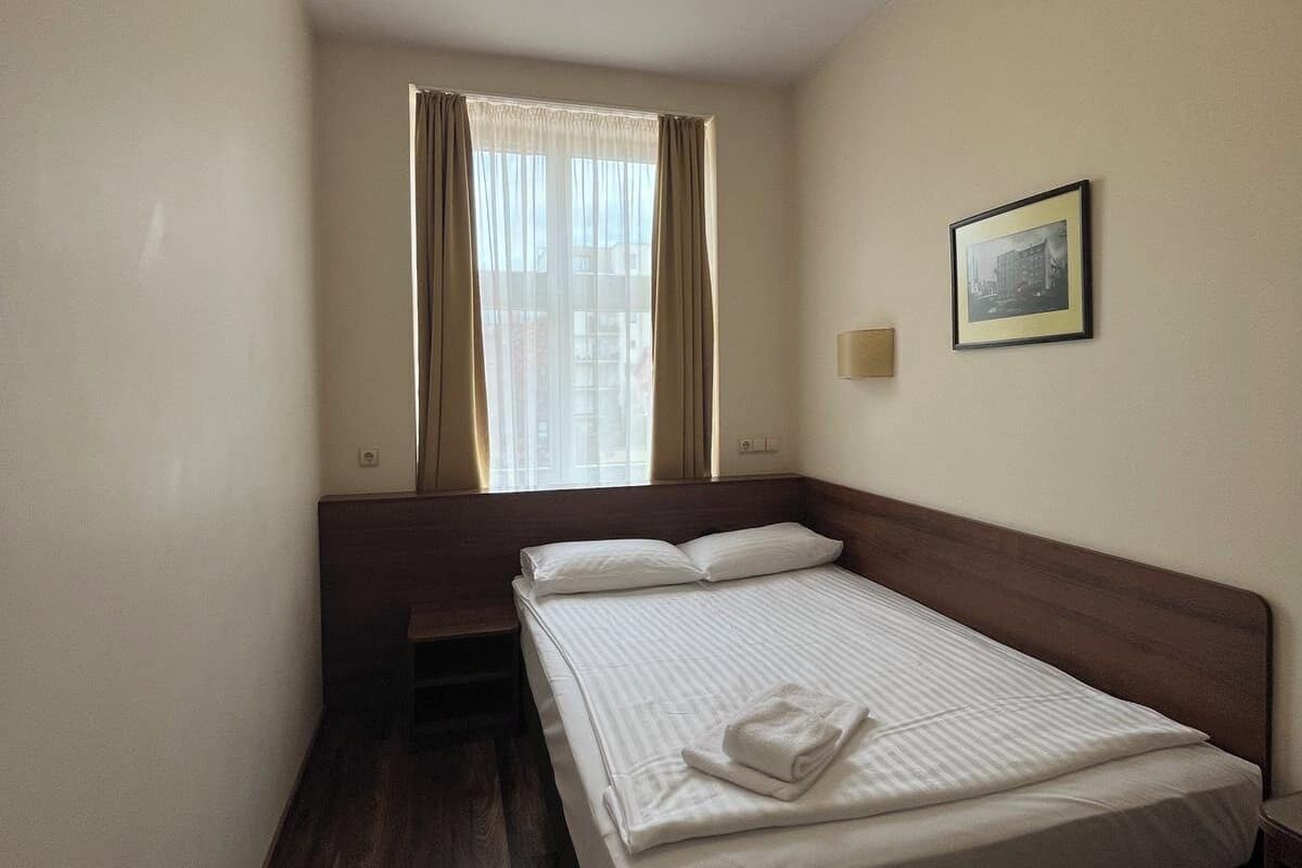 Standaard eenpersoonskamer, 1 twijfelaar | Hypoallergeen beddengoed, een kluis op de kamer, een bureau