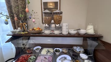 Daily buffet breakfast (EUR 9 per person)