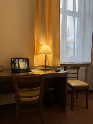 Hypo-allergenic bedding, in-room safe, desk, blackout curtains - Memel Hotel (Klaipeda)