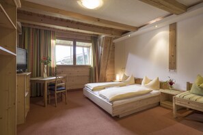 Premium bedding, in-room safe, bed sheets